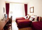 Thumb belvedere room for 3 people