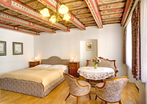 Main red lion room09